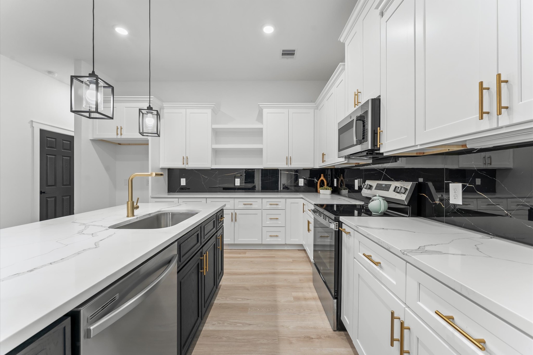1133 Longleaf Pne Street Huffman, TX 77336 - Photo 11 of 25 Stainless steel appliances and stylish backsplash complete the look.