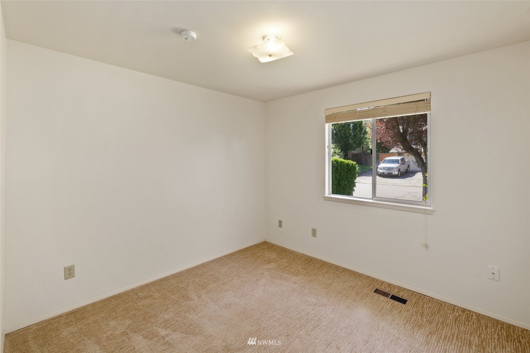 1810 Whitman Avenue Northeast Renton, WA 98059 - Photo 9 of 31 an empty room with a window