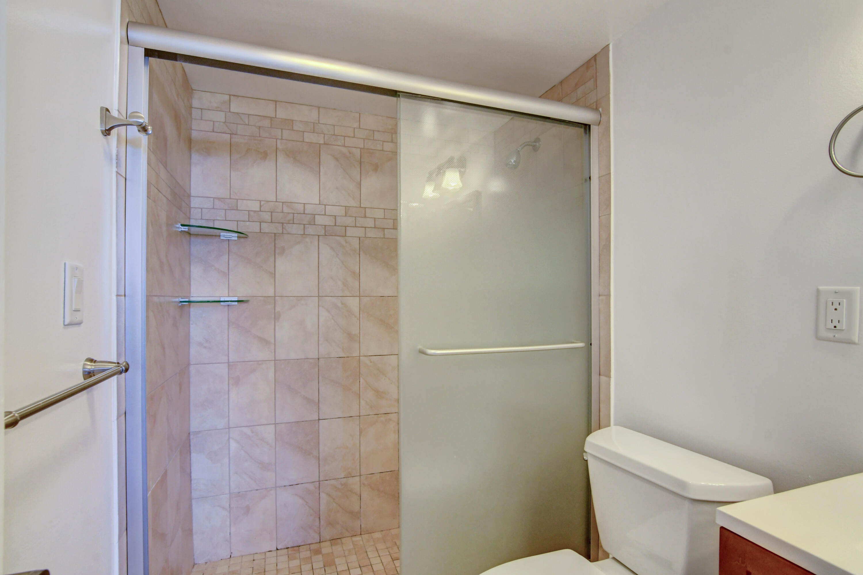 2141 Woolbright Road, Unit L101 Boynton Beach, FL 33426 - Photo 27 of 46 27_dsc_0170_1_2_3_4