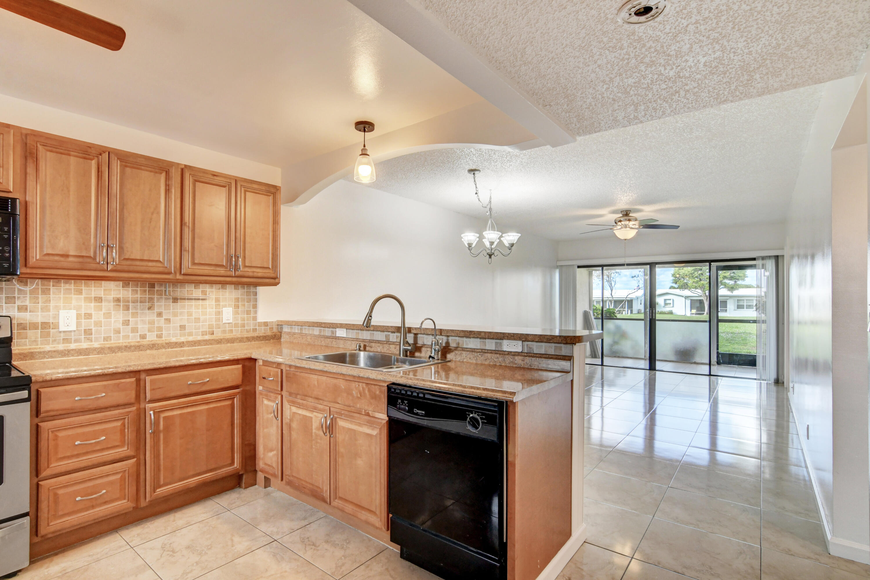 2141 Woolbright Road, Unit L101 Boynton Beach, FL 33426 - Photo 8 of 46 08_dsc_9994_5_6_7_8