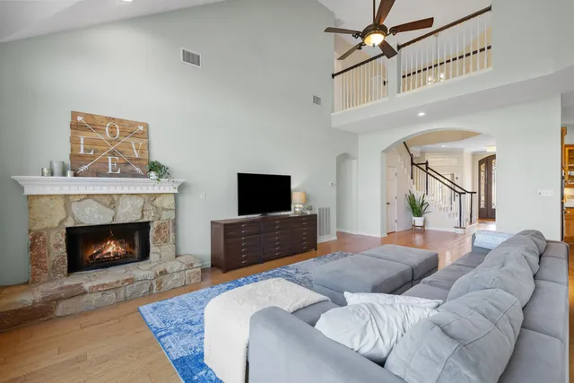 $929,000 | 19200 White Horse Cove, Spicewood, TX 78669