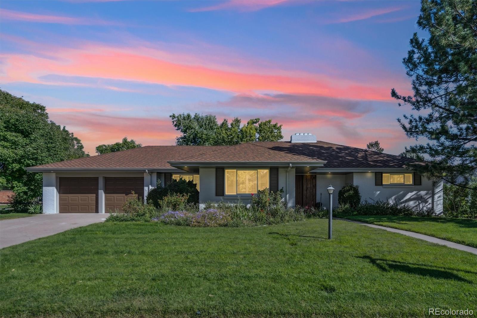 3775 South Forest Way Denver, CO 80237 - Photo 40 of 40 a front view of house with a garden
