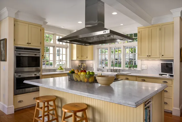 $1,750,000 | 205 Whipple Road, Kittery, ME 03904