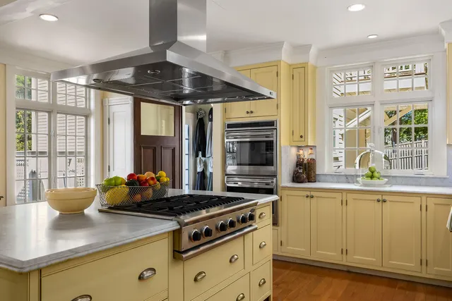 $1,750,000 | 205 Whipple Road, Kittery, ME 03904