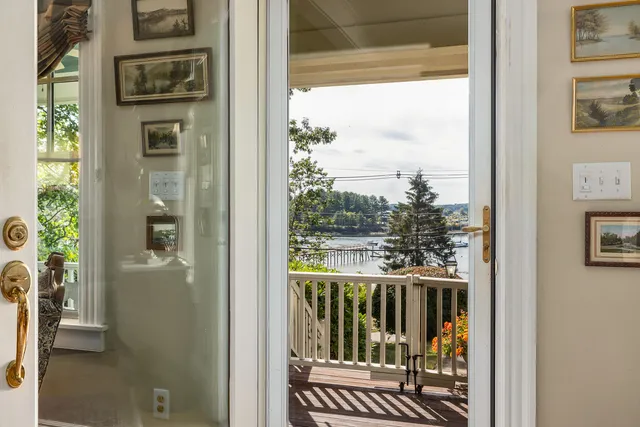 $1,750,000 | 205 Whipple Road, Kittery, ME 03904