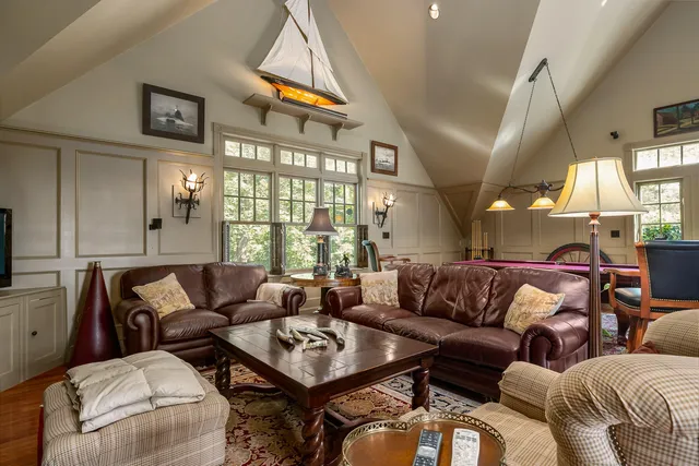 $1,750,000 | 205 Whipple Road, Kittery, ME 03904