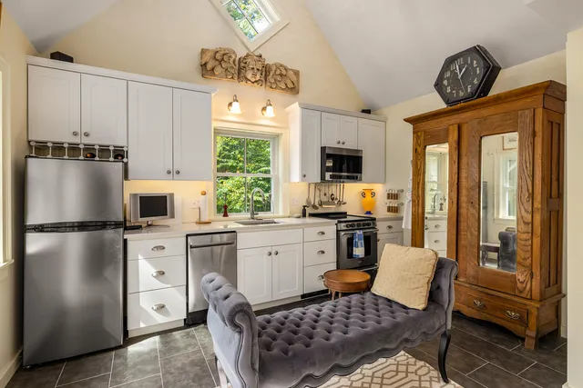 $1,750,000 | 205 Whipple Road, Kittery, ME 03904