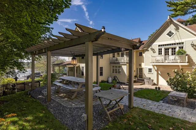 $1,750,000 | 205 Whipple Road, Kittery, ME 03904