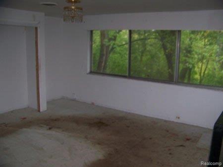 24211 Farmington Road Farmington, MI 48336 - Photo 16 of 23 107_4834AS