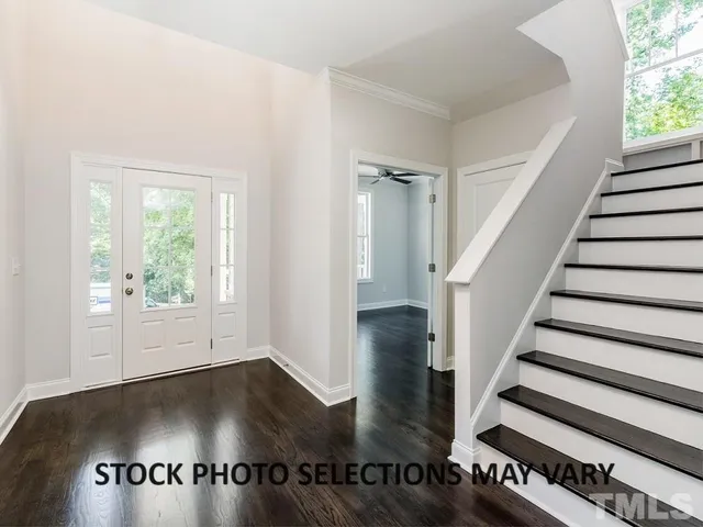 en view of an entryway with wooden floor