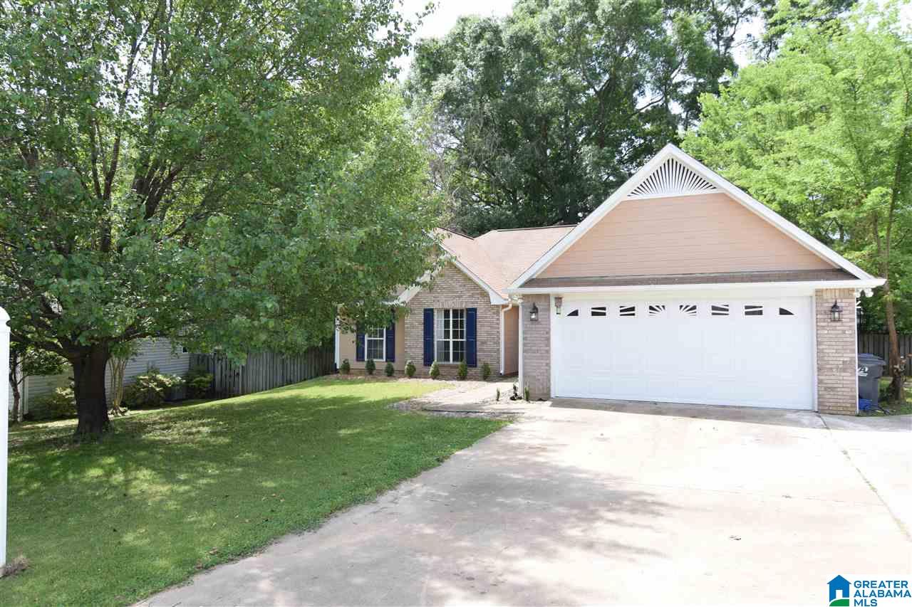 208 Greenfield Lane Alabaster, AL 35007 - Photo 3 of 41