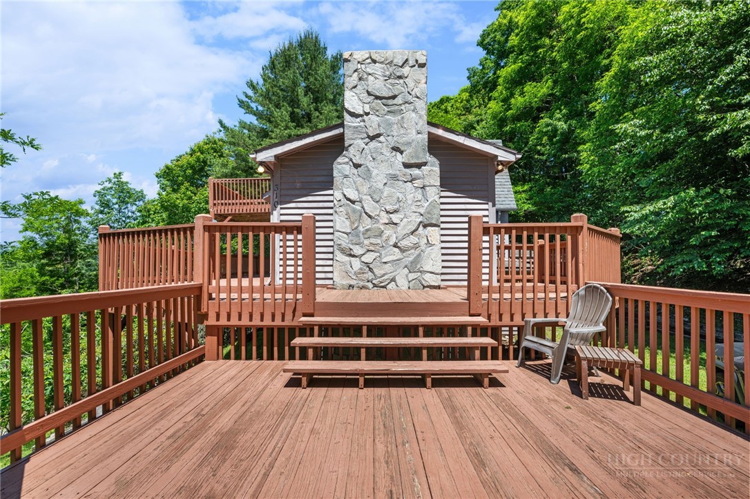 310 Locust Point Drive Boone, NC 28607 - Photo 6 of 33