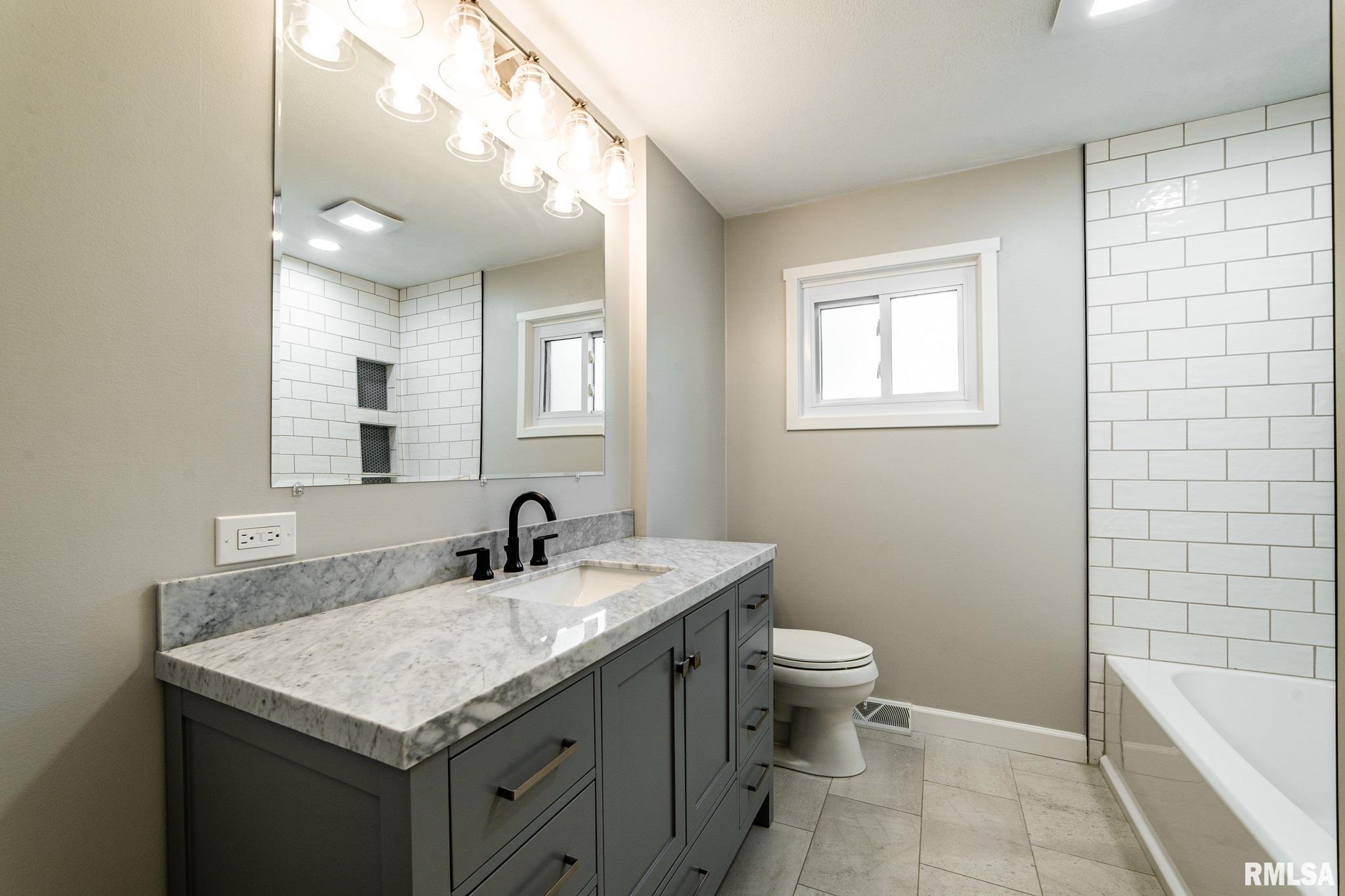911 Parmon Road Bloomington, IL 61701 - Photo 17 of 22 Gallery Image 17