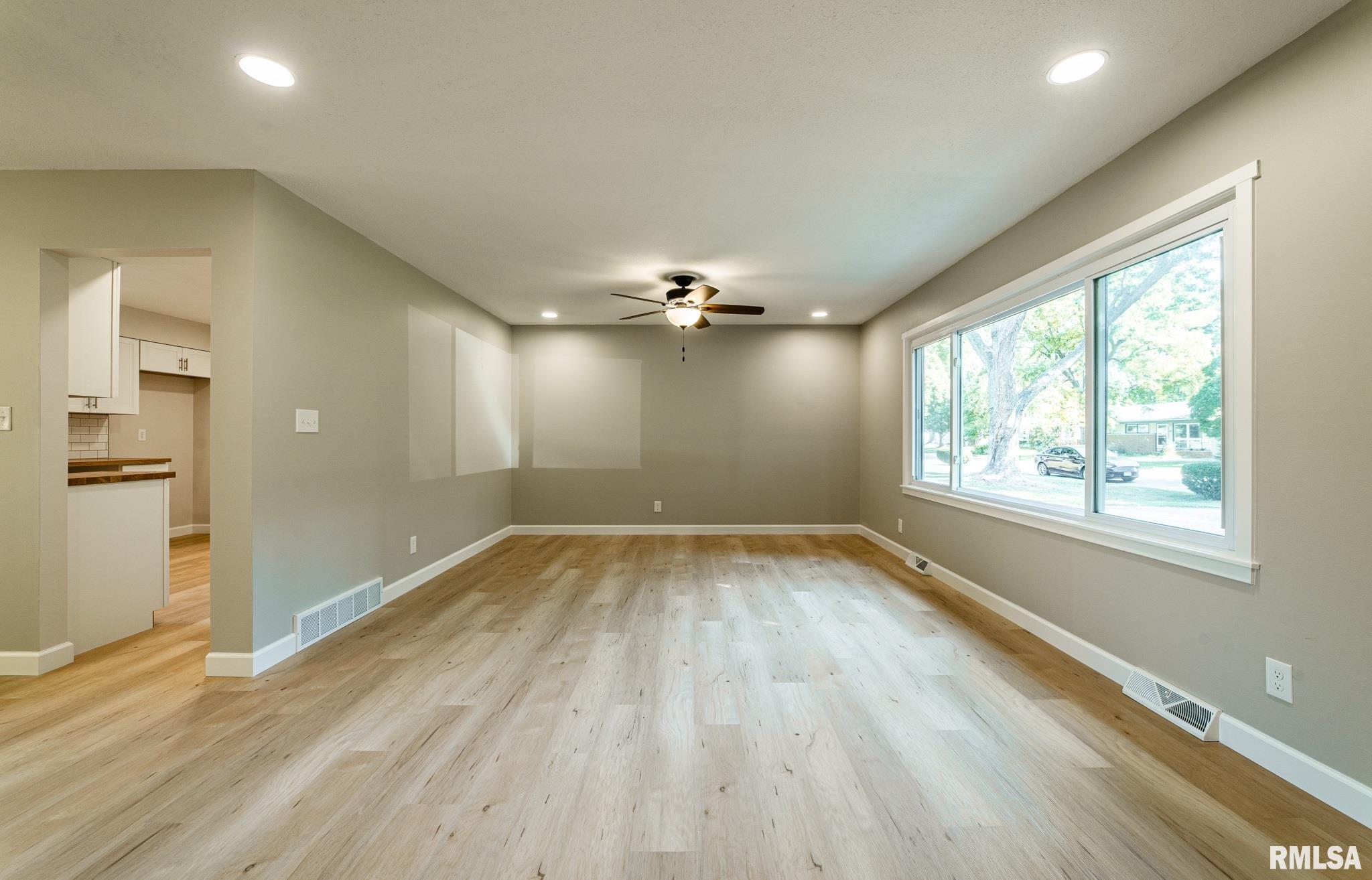 911 Parmon Road Bloomington, IL 61701 - Photo 3 of 22 Gallery Image 3
