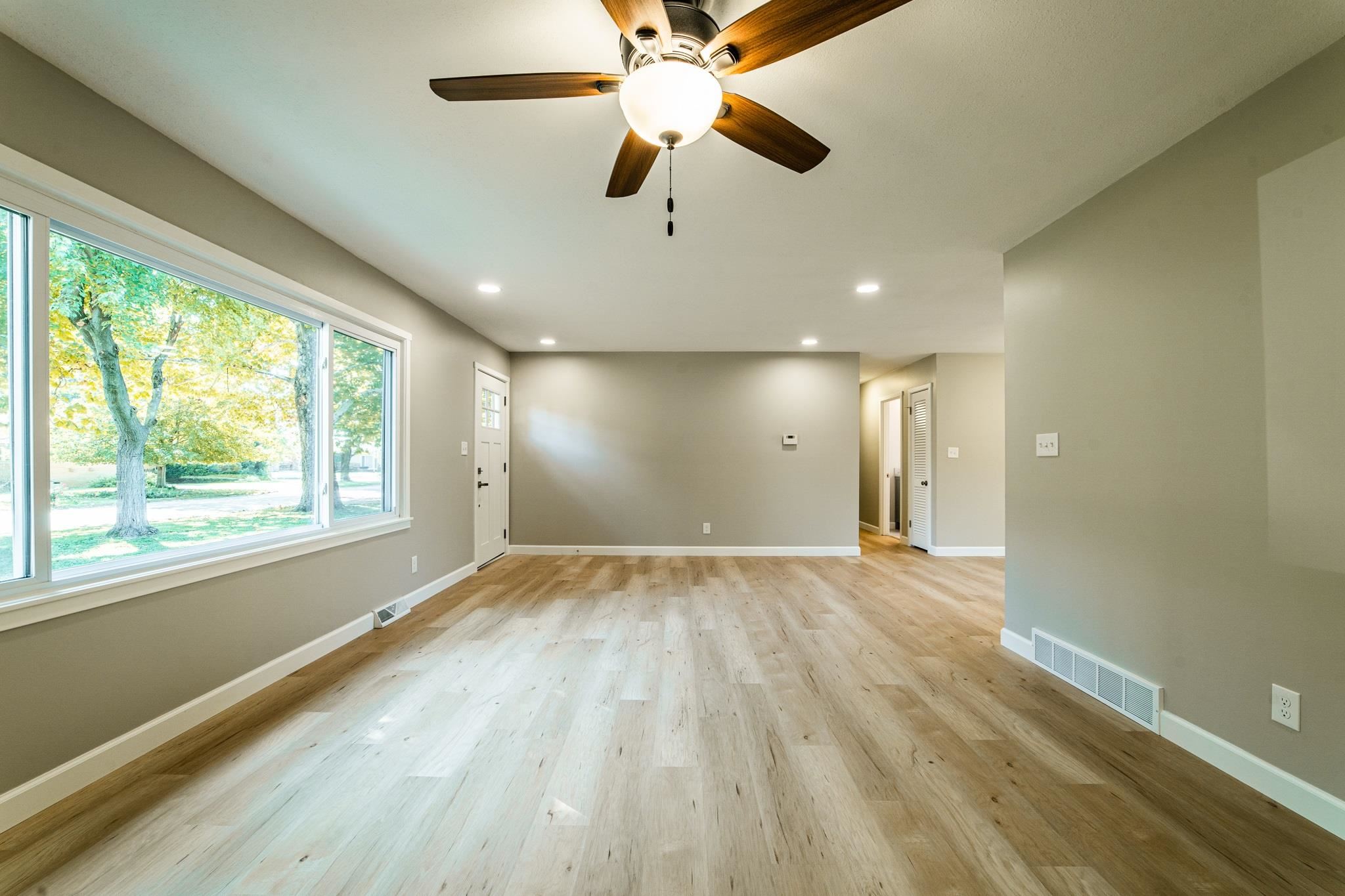 911 Parmon Road Bloomington, IL 61701 - Photo 4 of 22 Gallery Image 4
