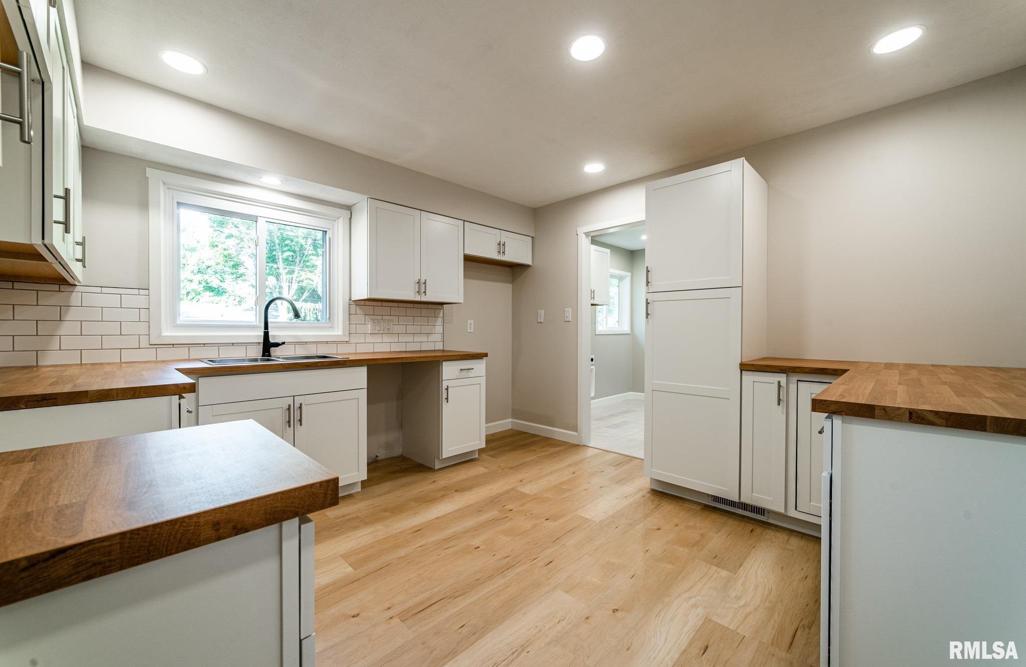 911 Parmon Road Bloomington, IL 61701 - Photo 6 of 22 Gallery Image 6