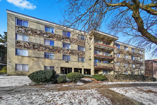 $245,000 | 4240 North Keystone Avenue, Unit 2D, Chicago, IL 60641