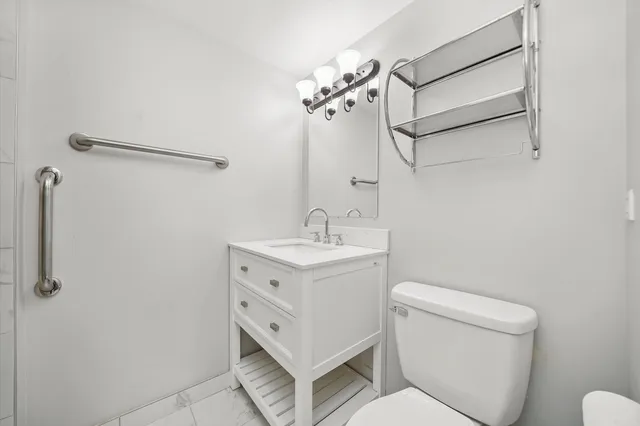 $245,000 | 4240 North Keystone Avenue, Unit 2D, Chicago, IL 60641