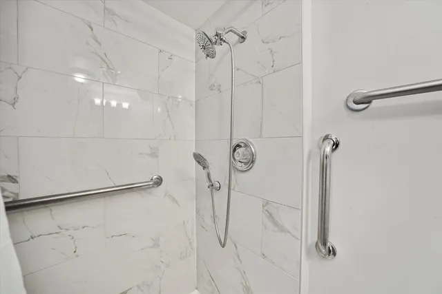 $245,000 | 4240 North Keystone Avenue, Unit 2D, Chicago, IL 60641