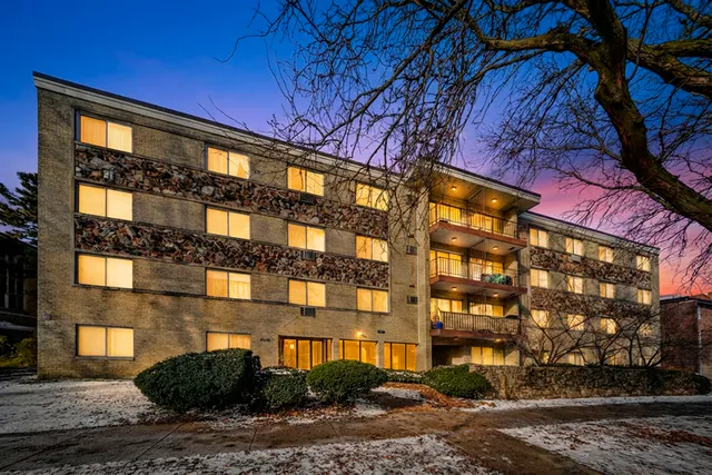 $245,000 | 4240 North Keystone Avenue, Unit 2D, Chicago, IL 60641