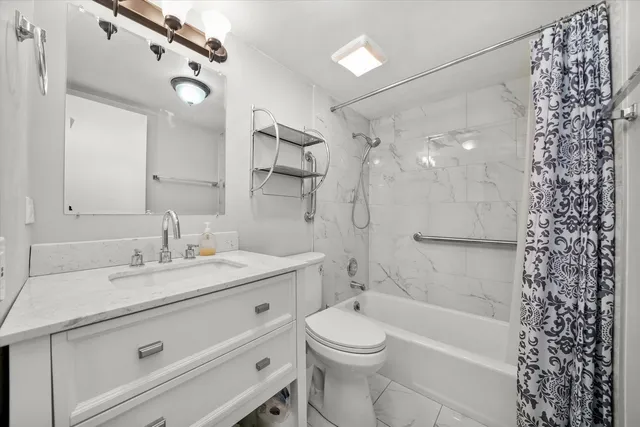 $245,000 | 4240 North Keystone Avenue, Unit 2D, Chicago, IL 60641