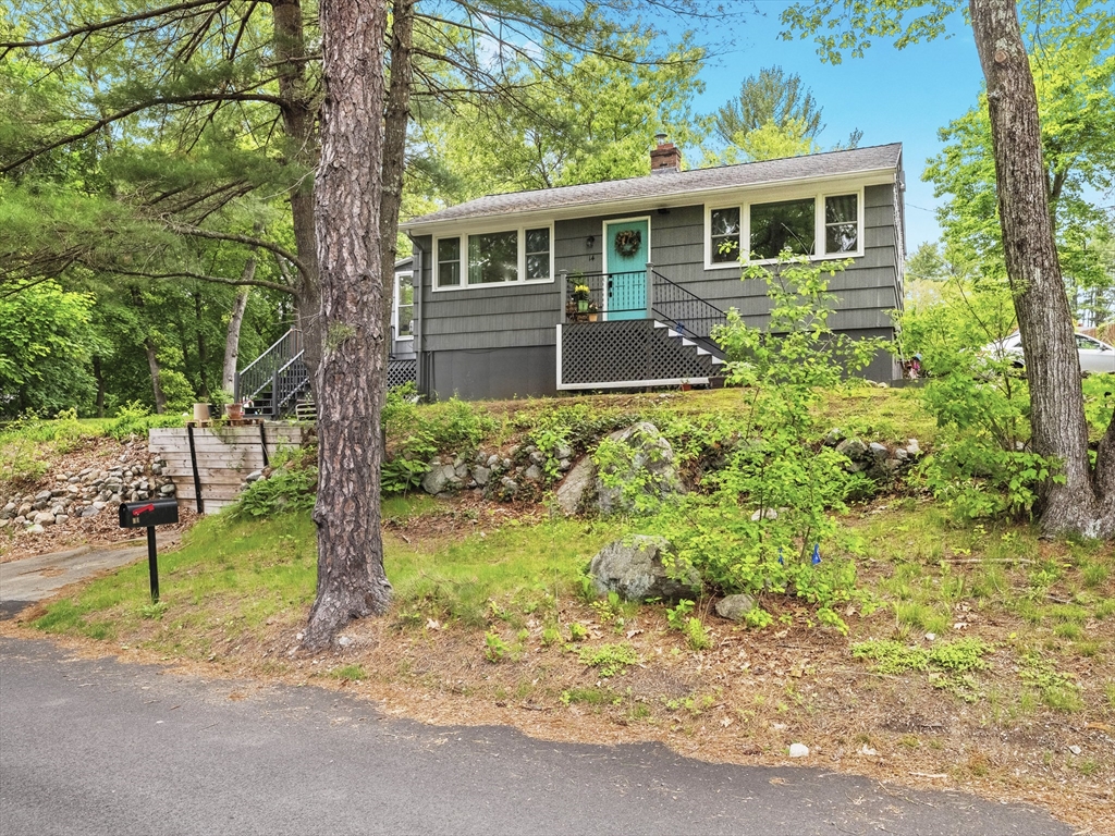 14 Riverside Drive North Reading, MA 01864 - Photo 3 of 40 Gallery Image 3