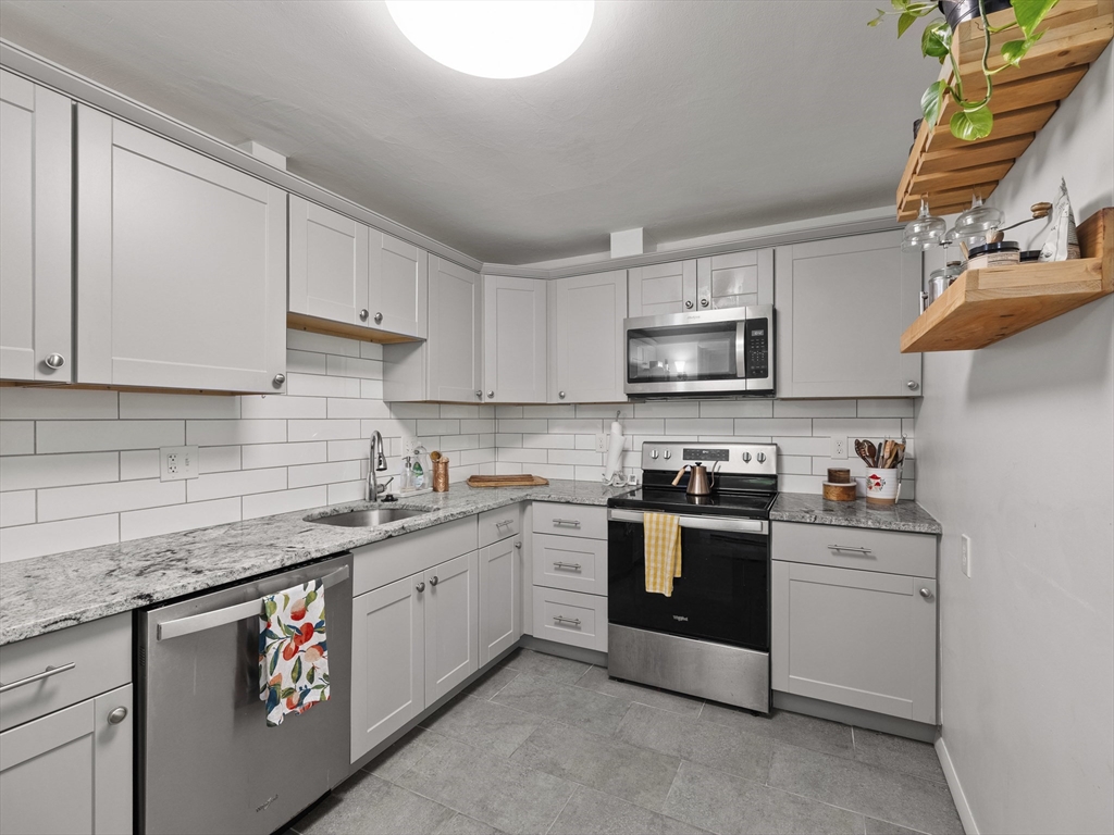 14 Riverside Drive North Reading, MA 01864 - Photo 9 of 40 Gallery Image 9