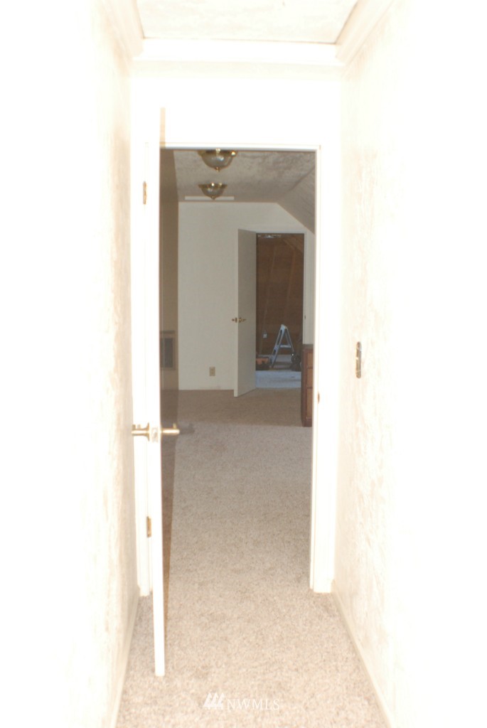 979 Southwest J H Road Port Orchard, WA 98367 - Photo 21 of 25 Gallery Image 21
