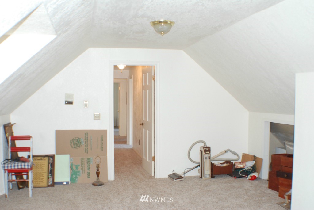 979 Southwest J H Road Port Orchard, WA 98367 - Photo 23 of 25 Gallery Image 23