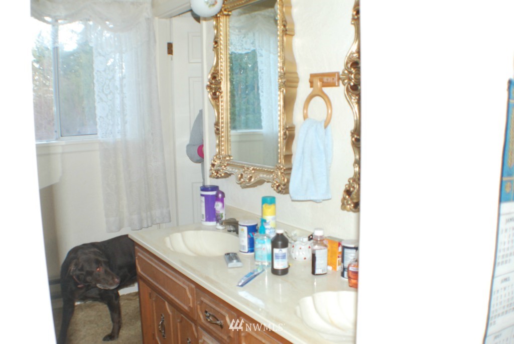 979 Southwest J H Road Port Orchard, WA 98367 - Photo 10 of 25 Gallery Image 10
