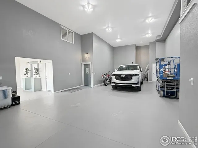 a view of a big room with closet and windows