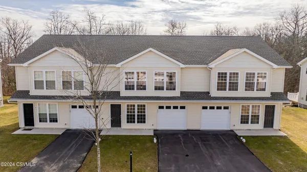 $269,900 | 10 Nicole Lane, Hazleton, PA 18202