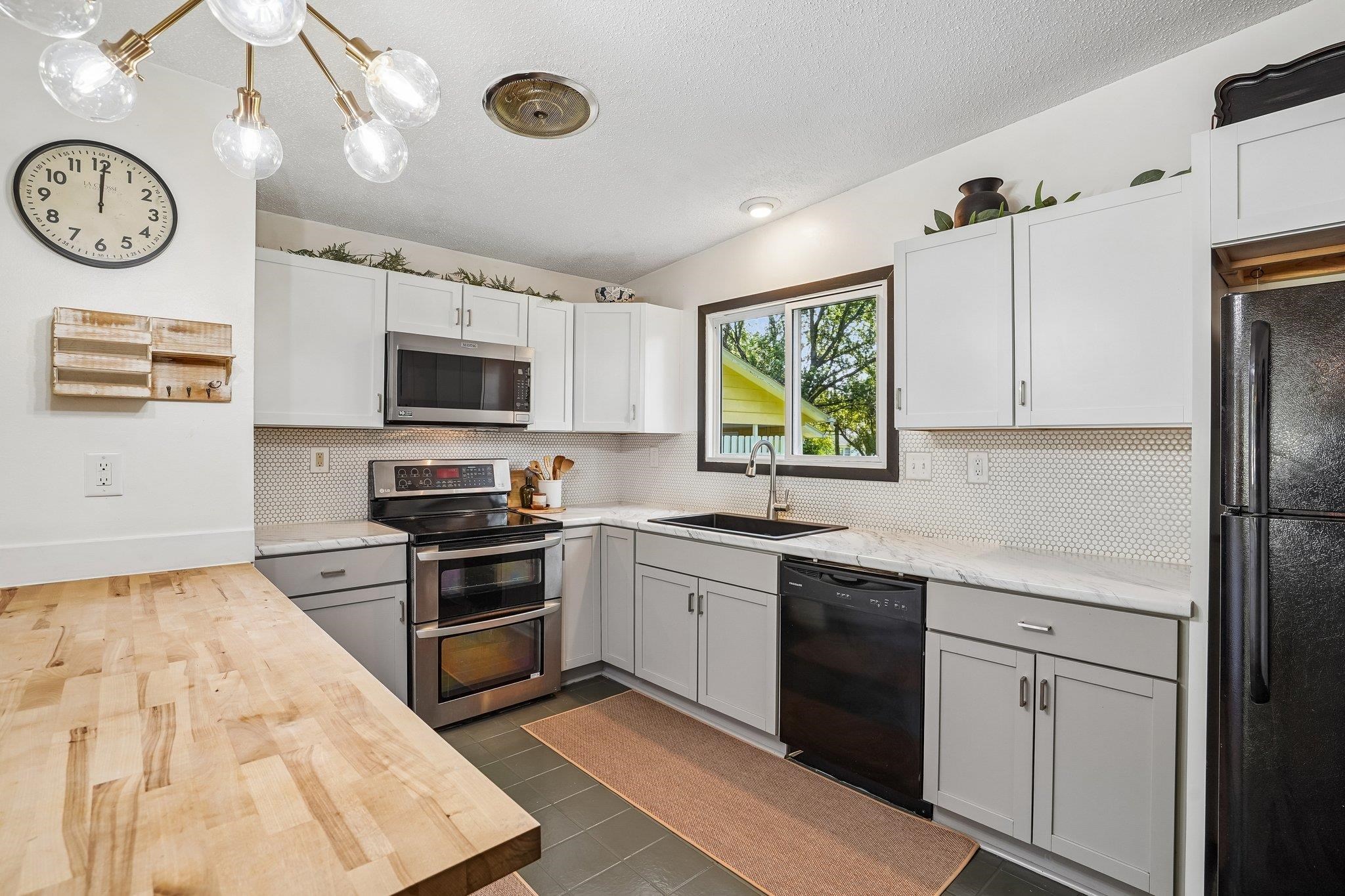 816 11th Street Baraboo, WI 53913 - Photo 10 of 31