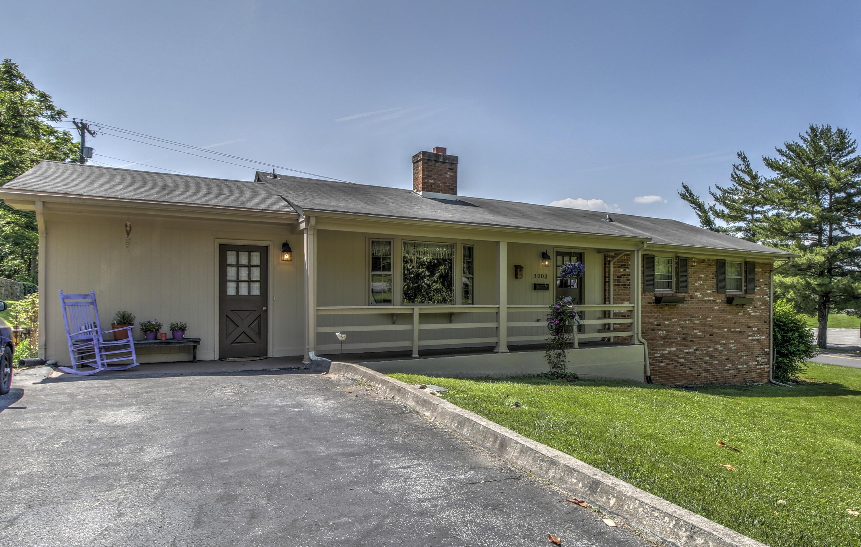3203 Bromley Rd - Front