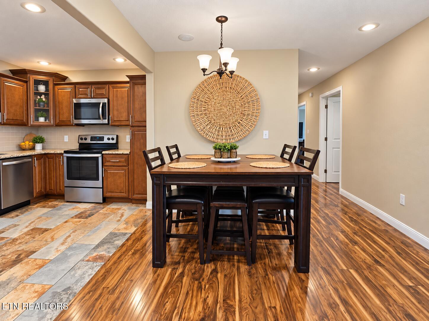 609 South Proctor Boulevard Oneida, TN 37841 - Photo 8 of 25 27080810-f2b2-4a3a-be52-dd4fe0bbe5d6