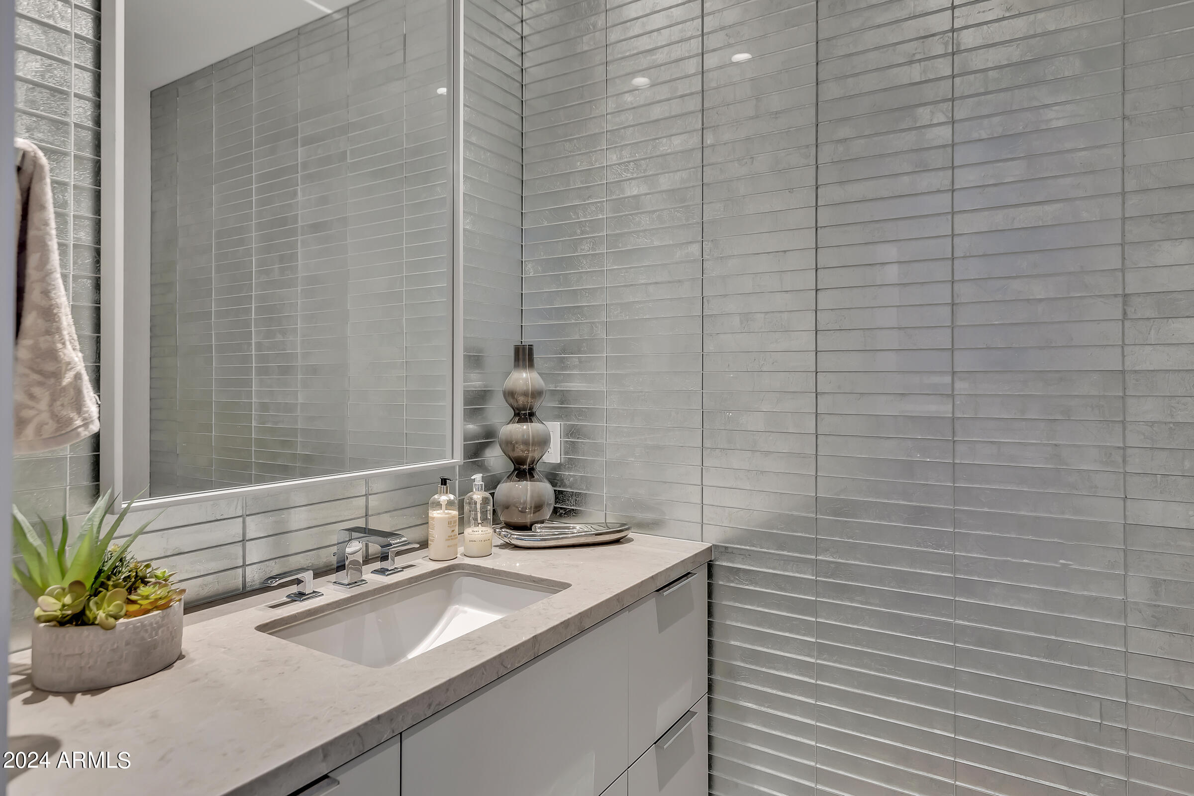 6950 East Cactus Wren Road Paradise Valley, AZ 85253 - Photo 41 of 70 6950 E Cactus Wren Rd-37