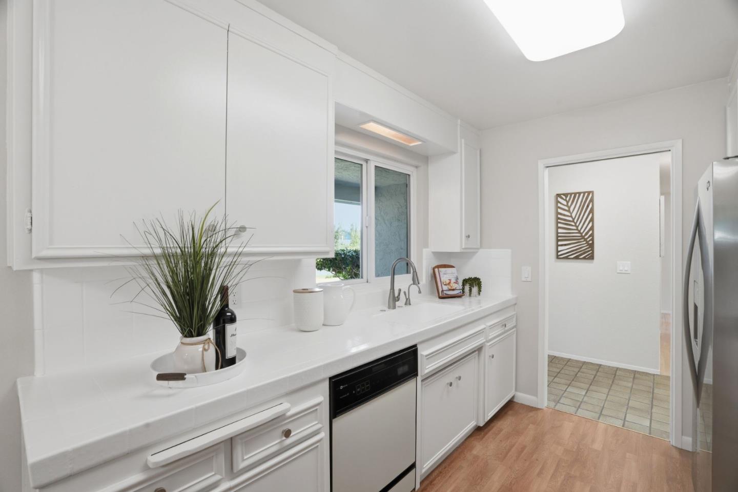 884 Forest Ridge Drive San Jose, CA 95129 - Photo 5 of 24