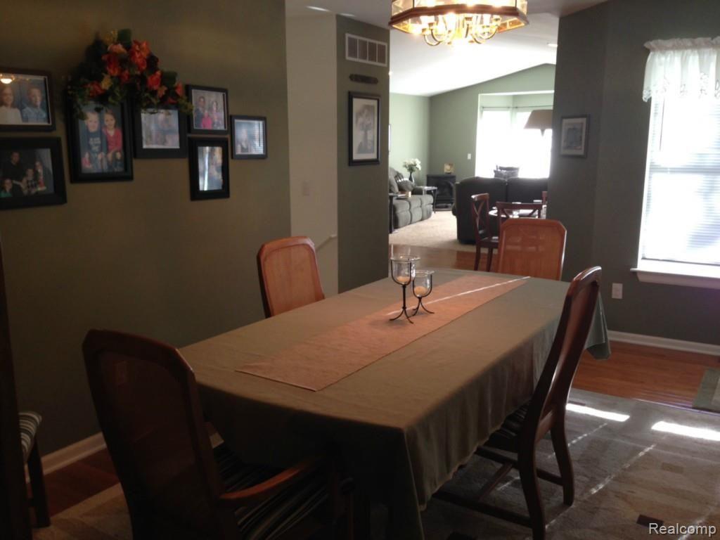 3990 Beattie Road Howell, MI 48843 - Photo 8 of 34 Dining Room.jpg