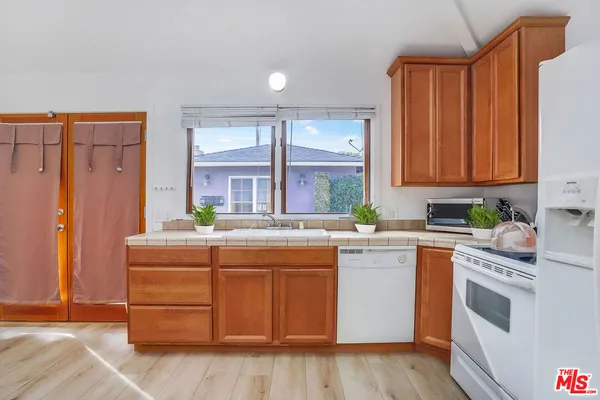 $7,000 | 8404 Holy Cross Place, Los Angeles, CA 90045