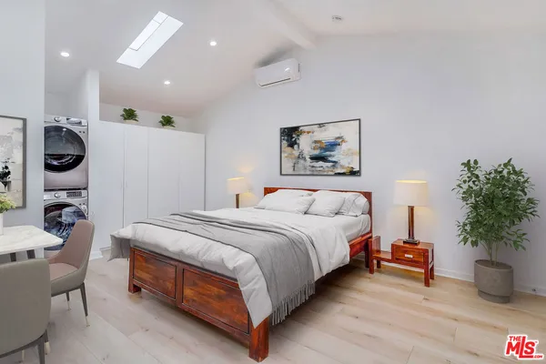 $7,000 | 8404 Holy Cross Place, Los Angeles, CA 90045