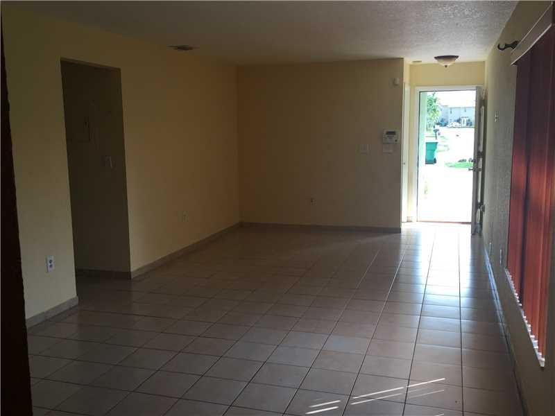 12445 Southwest 10th Terrace Miami, FL 33184 - Photo 3 of 8 Living Room