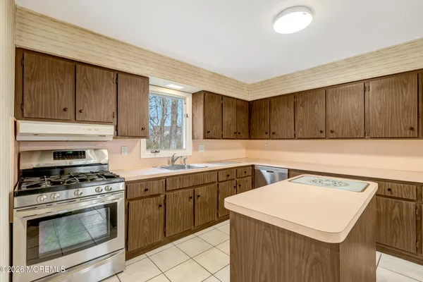 $4,700 | 429 Lake Avenue, Oakhurst, NJ 07755