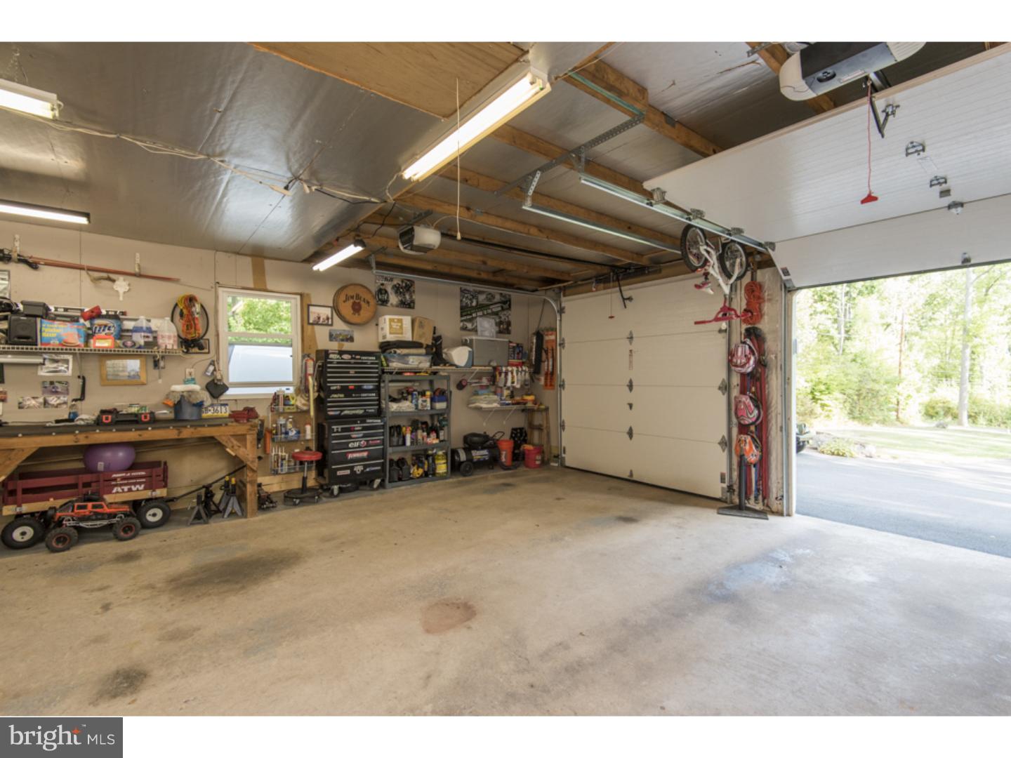 1675 Upper Ridge Road Pennsburg, PA 18073 - Photo 4 of 19 Garage