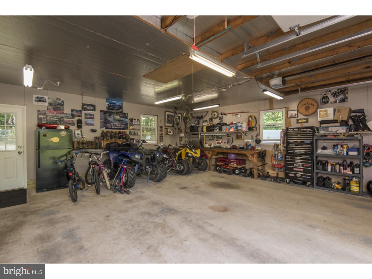 1675 Upper Ridge Road Pennsburg, PA 18073 - Photo 5 of 19 Garage