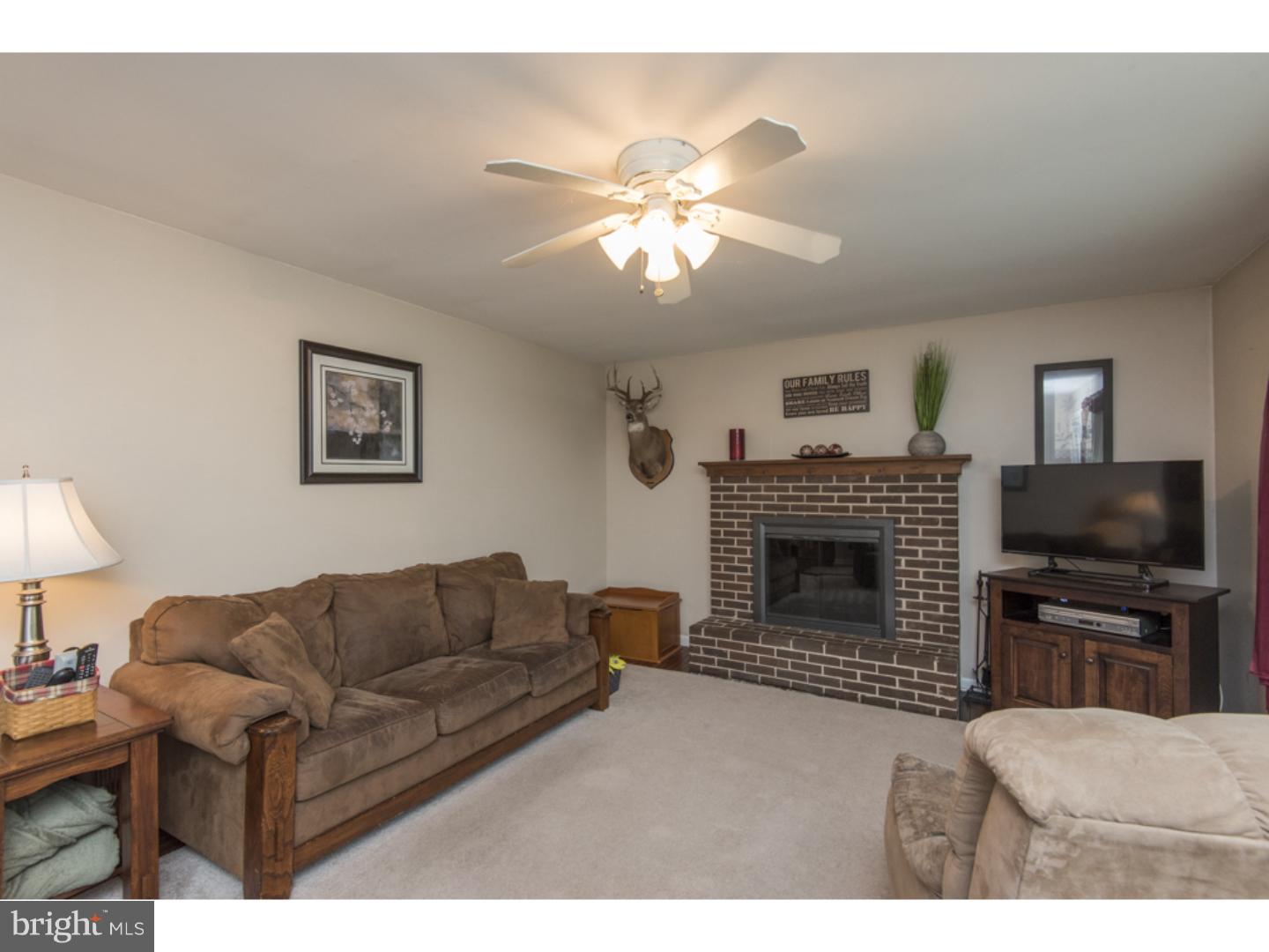 1675 Upper Ridge Road Pennsburg, PA 18073 - Photo 6 of 19 Living Room