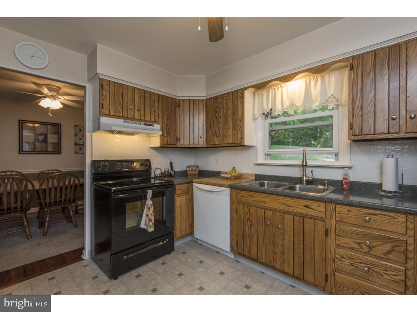 1675 Upper Ridge Road Pennsburg, PA 18073 - Photo 8 of 19 Kitchen