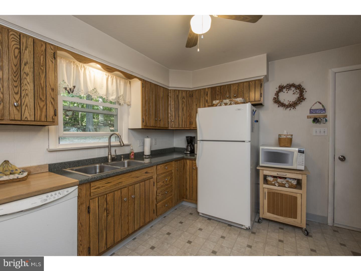 1675 Upper Ridge Road Pennsburg, PA 18073 - Photo 9 of 19 Kitchen