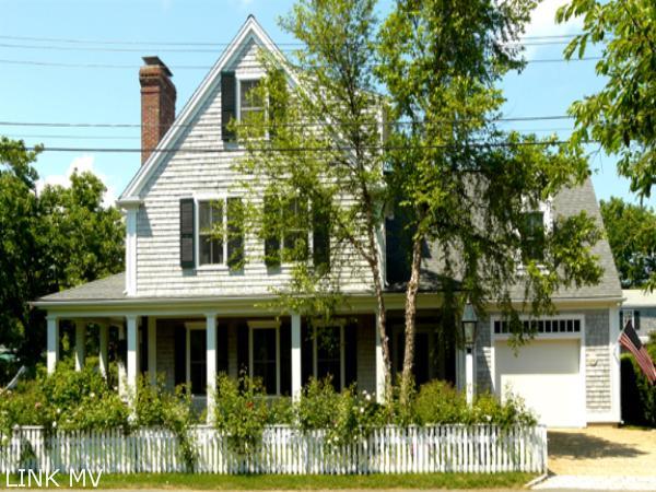 25 Mill Street Edgartown, MA 02539 - Photo 1 of 19 http://d1qzqeyxiitrap.cloudfront.net/photos/18422/600/8fc14ffa.jpg