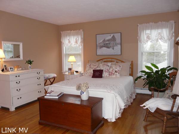25 Mill Street Edgartown, MA 02539 - Photo 12 of 19 http://d1qzqeyxiitrap.cloudfront.net/photos/18422/600/4af84370.jpg