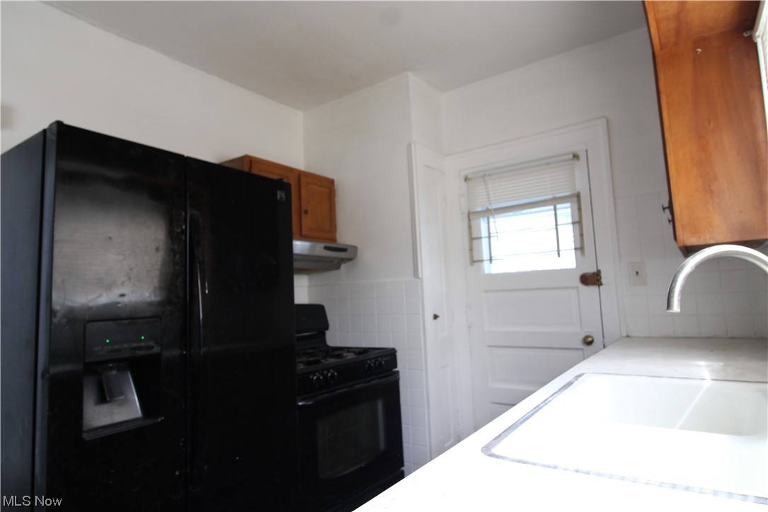 1843 Grantham Road Cleveland, OH 44112 - Photo 21 of 35 1st Floor